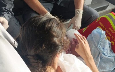 VÍDEO: Mulher dá à luz às margens da RS-239
