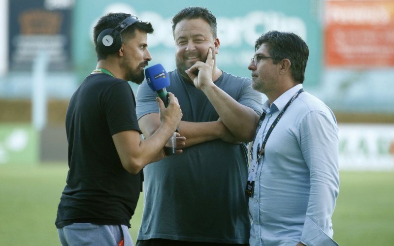 Presidente Jerônimo Freitas e o diretor de futebol, Luis Fernando Hannecker em entrevista à Rádio ABC 103.3 fm | abc+
