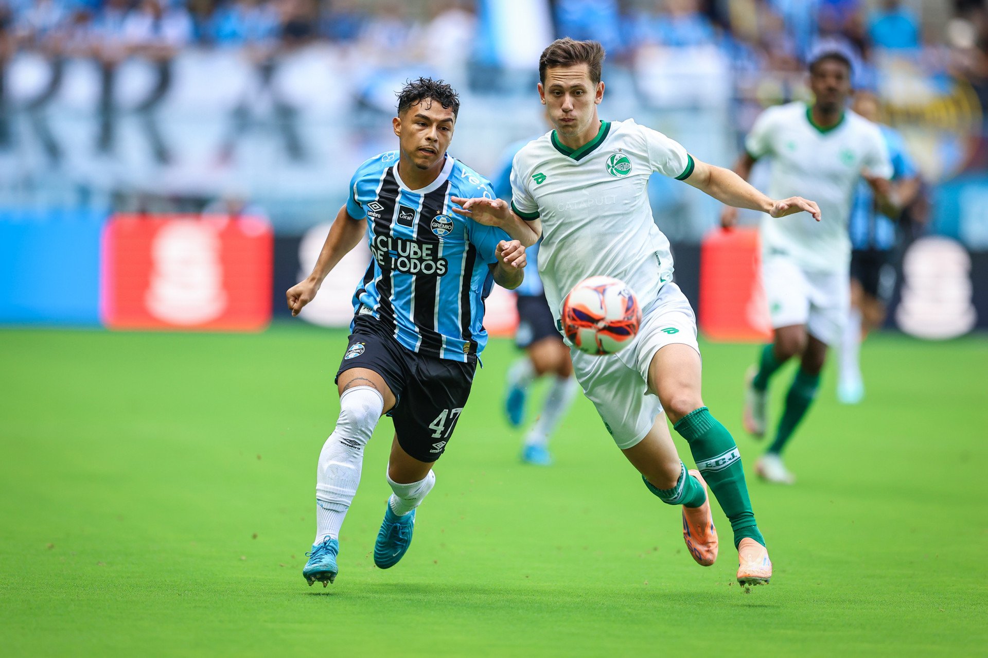 Grêmio cede empate ao Juventude nos acréscimos em jogo marcado por expulsões na Arena
