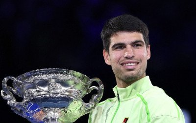Alcaraz vira sobre Djokovic, leva o Australian Open e fecha o ciclo de Grand Slams aos 22 anos