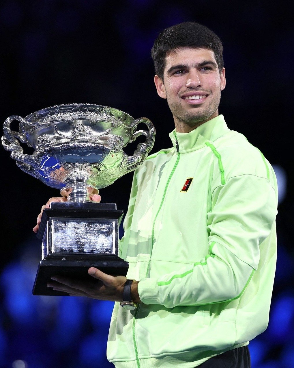 Alcaraz vira sobre Djokovic, leva o Australian Open e fecha o ciclo de Grand Slams aos 22 anos