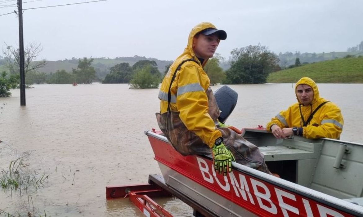 CICLONE: Fenômeno deixa estado do Sul do Brasil em alerta para tempestades e chuva volumosa