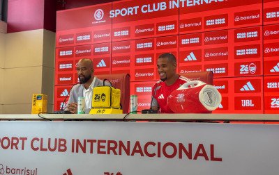 Novo camisa 9, Alerrandro chega ao Inter com meta de gols e discurso de entrega