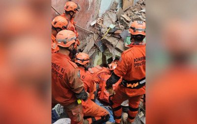 "Me tira daqui": Menina é resgatada com vida após 5 horas soterrada; mãe morreu no desabamento de casas