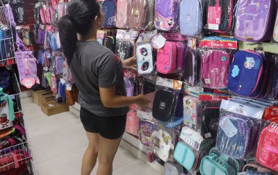 Acordos e pesquisa para economizar na compra do material escolar