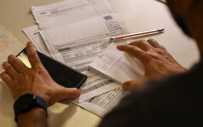 Salário mínimo de R$ 1.621 começa a ser pago nesta segunda | abc+