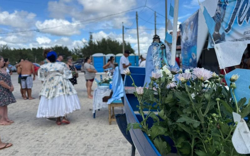 Imagem de Iemanjá reúne fiéis e marca a manhã de fé em Tramandaí
