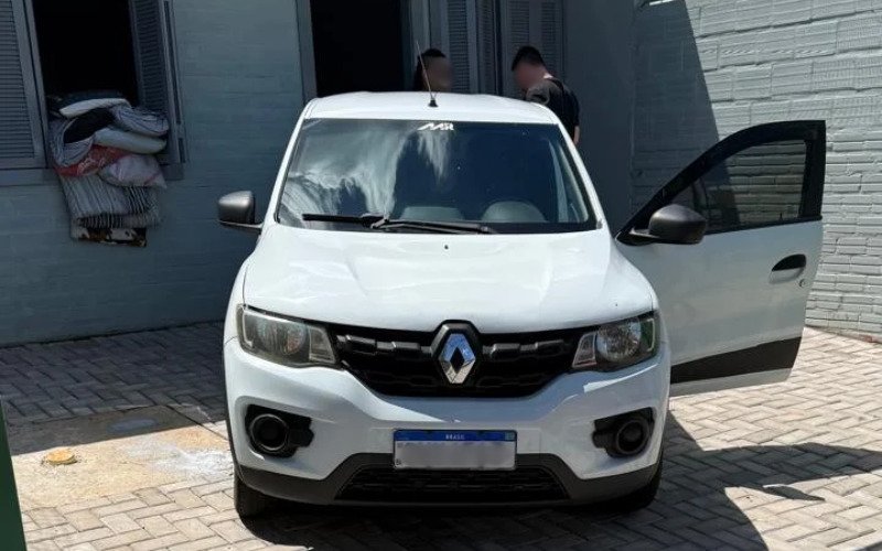Kwid transportava passageiros e drogas | abc+