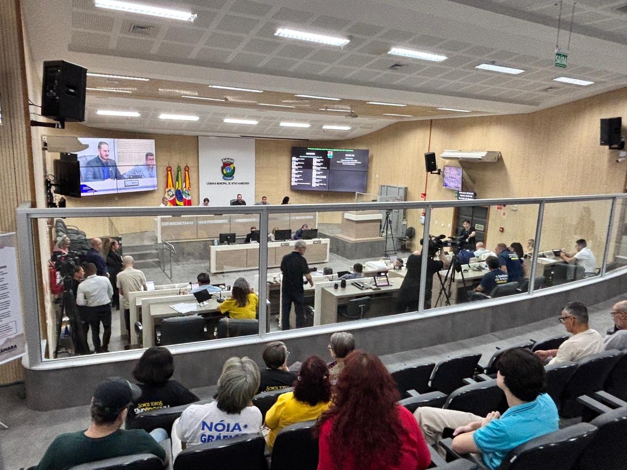 C&acirc;mara de Novo Hamburgo retoma atividades com inaugura&ccedil;&atilde;o de plen&aacute;rio e aprova&ccedil;&atilde;o de projeto pol&ecirc;mico