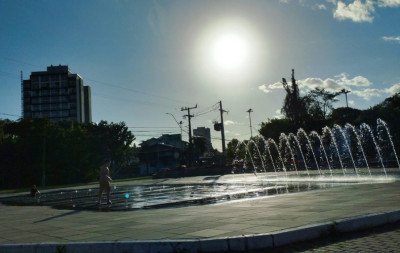 ONDA DE CALOR: Alerta vermelho começa hoje no RS e marcas podem superar 41ºC; veja como será a semana