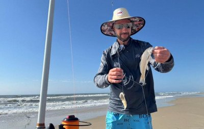 Pesca do famoso papa-terra atrai turistas à beira-mar no litoral norte; veja vídeo