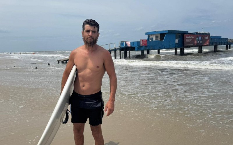 Jardineiro e surfista Alex Junior Costa | abc+