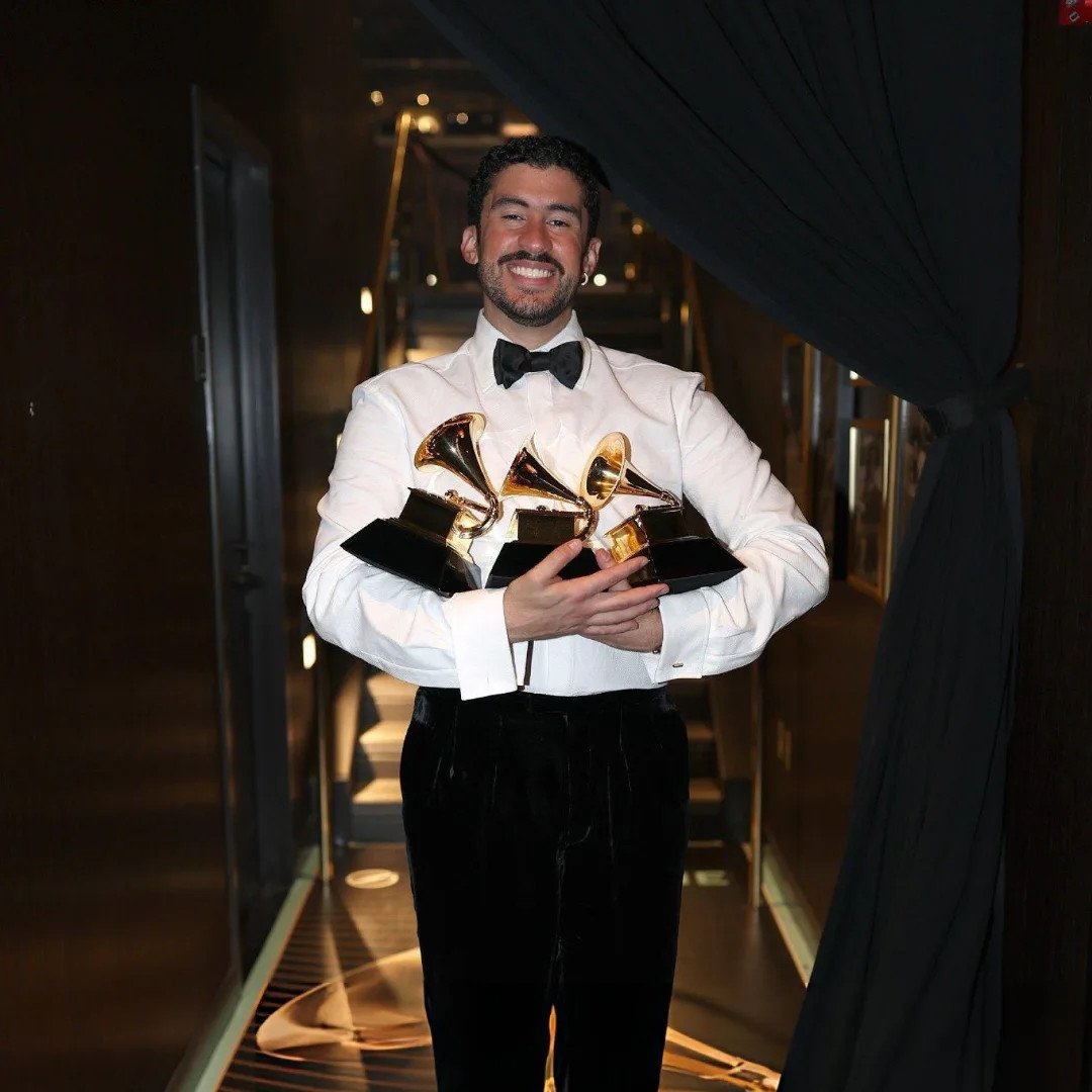 Bad Bunny, vencedor do Grammy e crítico de Trump, canta no Super Bowl