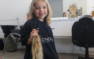 VÍDEO: Menina de 5 anos cumpre promessa e doa cabelo à Liga