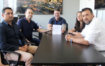 Prefeito assina ordem de início para ampliação da travessia sobre o Arroio Esteio