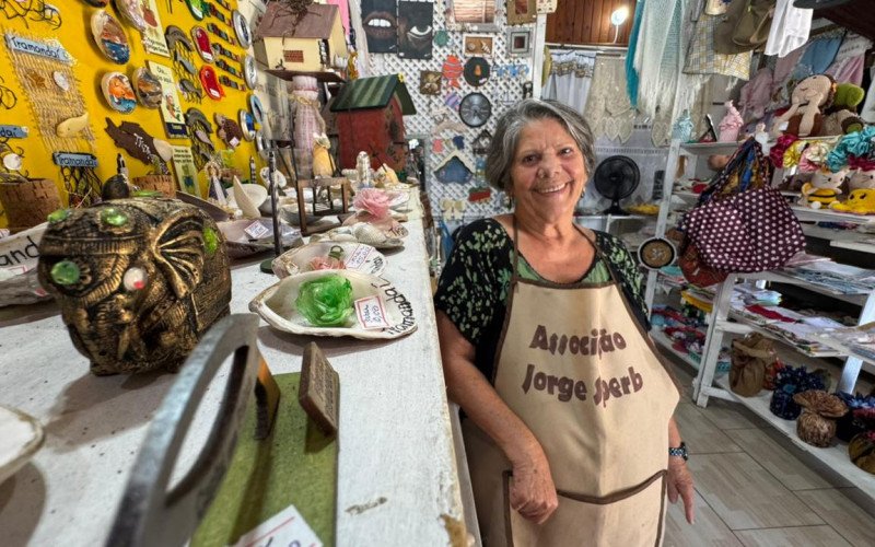 Desde que se mudou de Porto Alegre para Tramandaí, Iara Dalzot se dedica ao artesanato