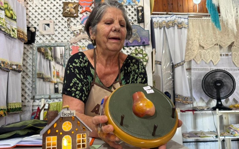 Desde que se mudou de Porto Alegre para Tramandaí, Iara Dalzot se dedica ao artesanato