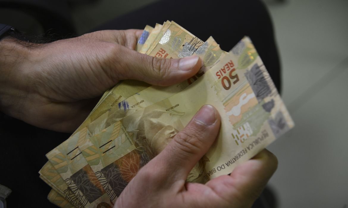 ABONO SALARIAL: Saiba quem vai receber o benef&iacute;cio de at&eacute; R$ 1.621