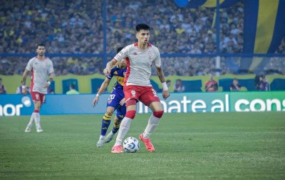 Volante Leonel Pérez chega a Porto Alegre neste sábado para fechar com o Grêmio