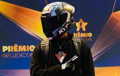 Quem é o dançarino famoso no TikTok indiciado por ameaça e cárcere privado contra influenciadora