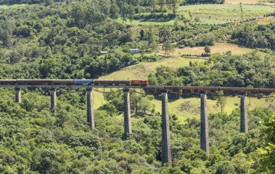 Viagem de trem pelo Viaduto 13: O que se sabe sobre o passeio nos trilhos mais altos das Américas