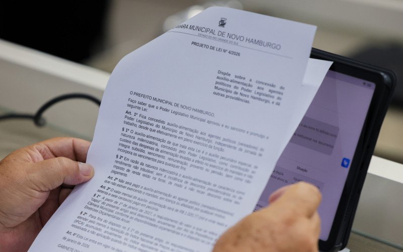 Proposta prevê benefício mensal de R$ 1.020,77 para os 14 parlamentares | abc+