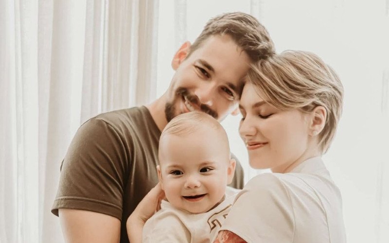 Isabel Veloso, o marido, Lucas Borbas, e o filho, Arthur | abc+
