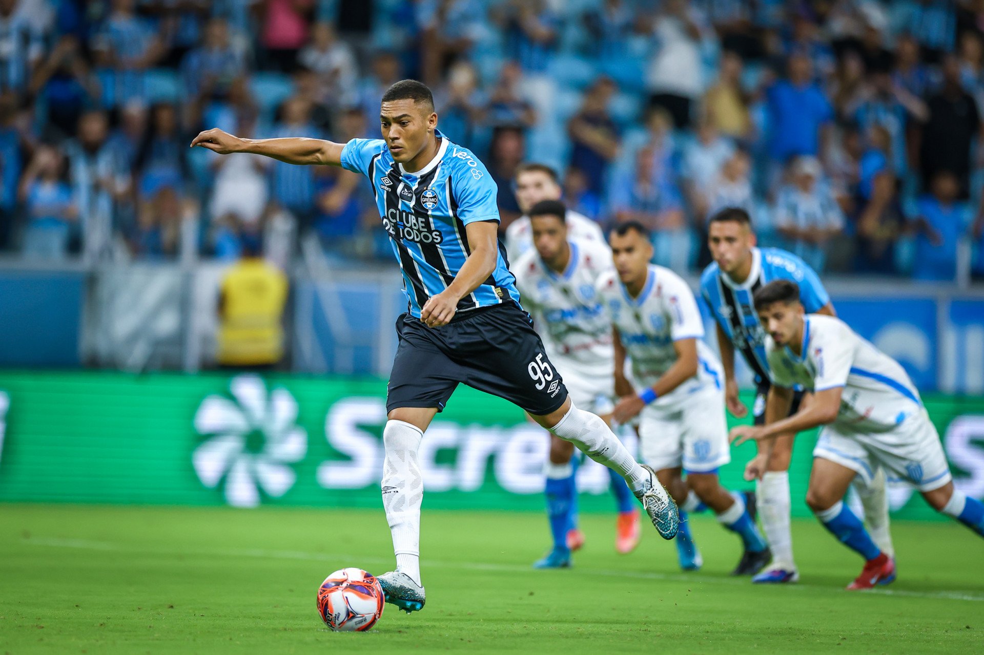 Novo Hamburgo perde para o Grêmio e disputará a Taça Farroupilha; Tricolor avança às semifinais do Gauchão