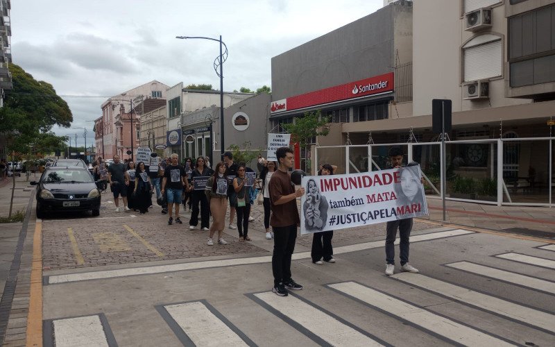 Passeata pede por justiça por Marilaine Cardoso
