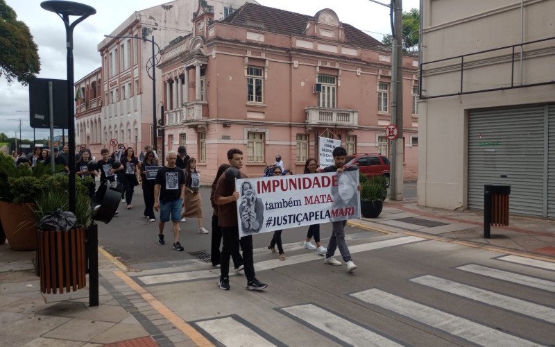 Passeata pede por justiça por Marilaine Cardoso