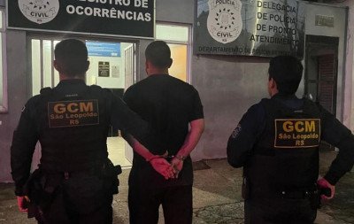Com criança no colo, mulher é agredida em praça pública no Vale do Sinos