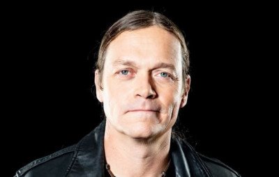 Morre Brad Arnold, vocalista da banda de rock 3 Doors Down, aos 47 anos