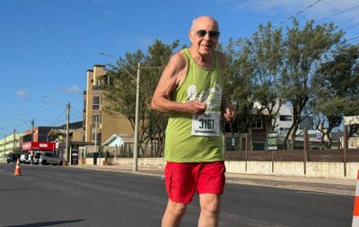 Aos 86 anos, atleta estreia em corrida na Sicredi Day Run Tramandaí e prova que nunca é tarde para recomeçar