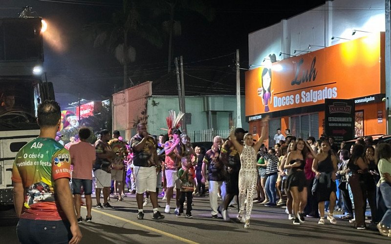 Carnaval Novo Hamburgo - Cruzeiro do Sul 