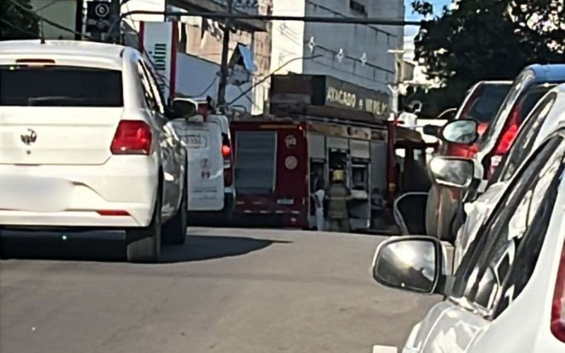 Carro pegou fogo na Rua 5 de Abril, em Novo Hamburgo | abc+