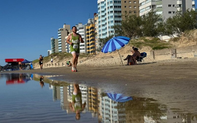 Corrida contou com percurso na faixa de areia de Tramandaí para provas de 5 e 10 km