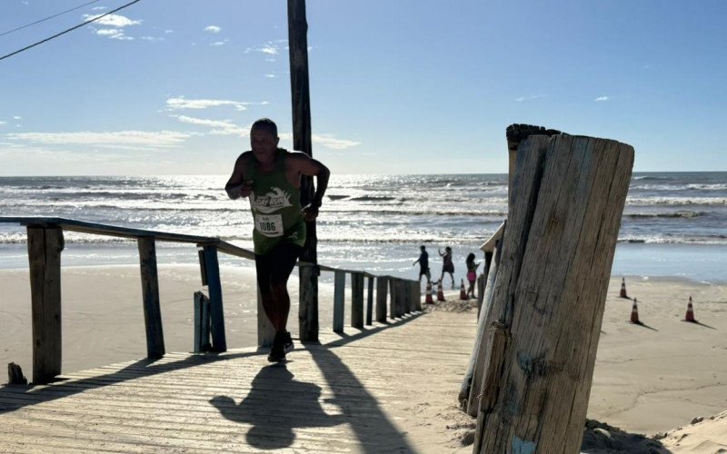 Corrida proporcionou trajetos que mesclam asfalto e praia