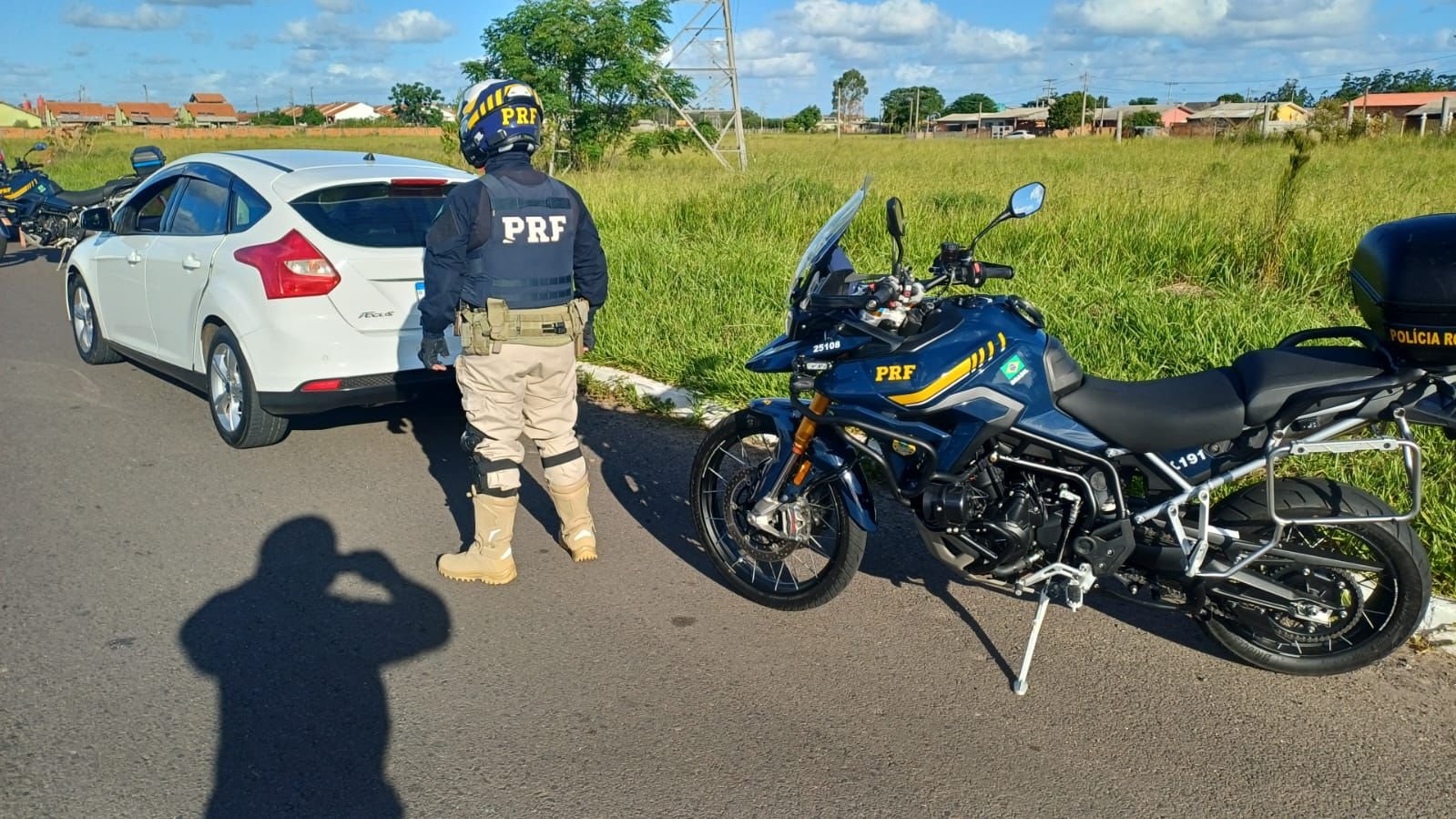 Motorista embriagado foge da PRF, passa em alta velocidade perto de crianças e deixa policial ferido no litoral norte