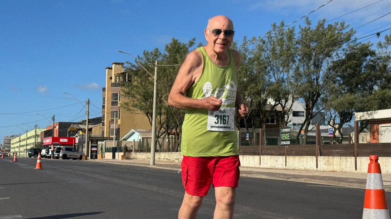 Aos 86 anos, atleta estreia em corrida na Sicredi Day Run Tramandaí e prova que nunca é tarde para recomeçar