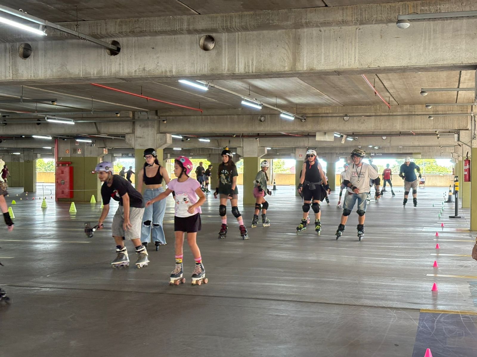 “Na realidade, é uma atividade física”: Encontro reúne patinadores em shopping de Canoas
