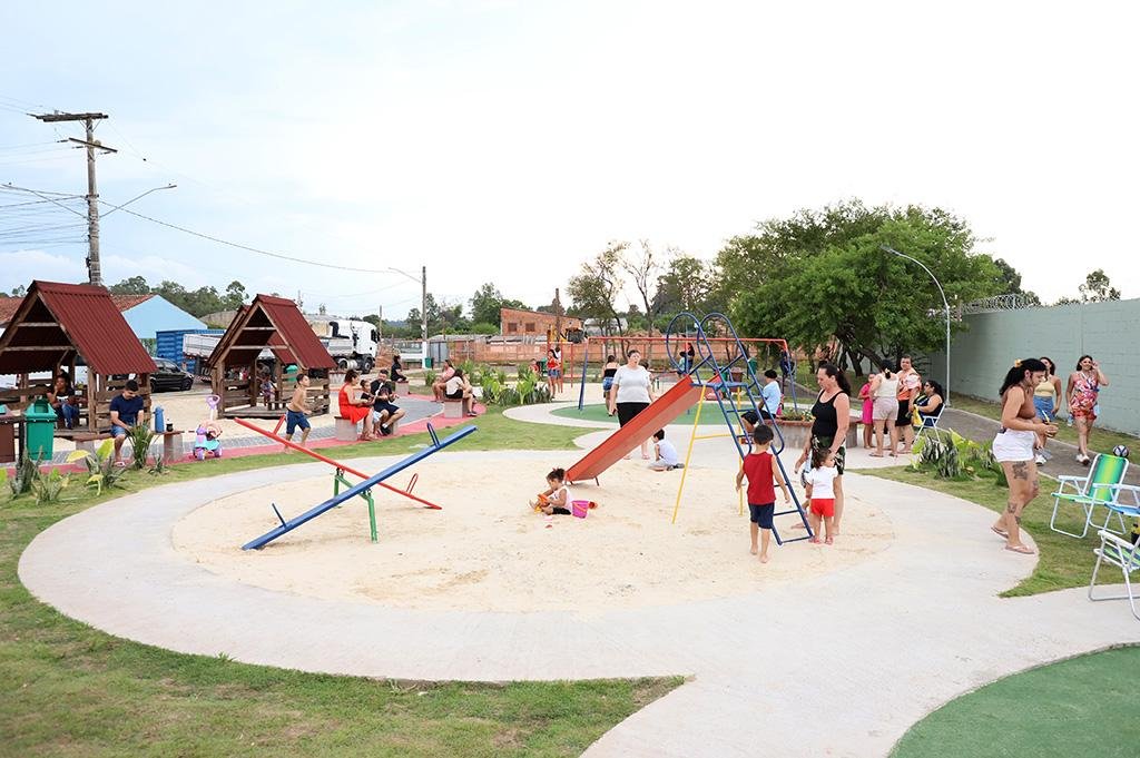 Esteio inaugura Praça Cristal no bairro Três Marias