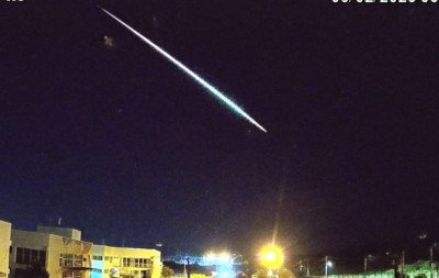Meteoro longo e com brilho intenso é totalmente consumido enquanto rasga o céu do RS; veja vídeo