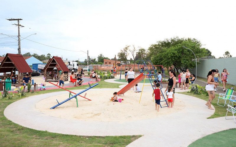 A Prefeitura de Esteio inaugurou, no final da tarde da última sexta-feira (6), a Praça Cristal