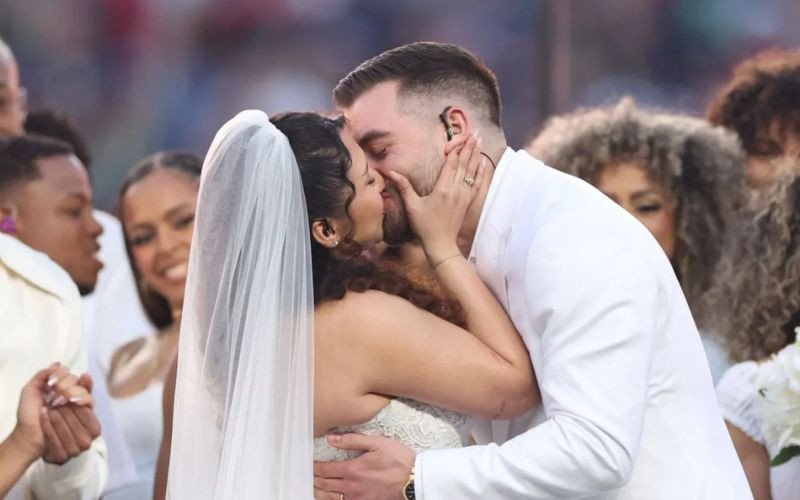 Casamento durante show de Bad Bunny no Super Bowl foi real; saiba a história | abc+