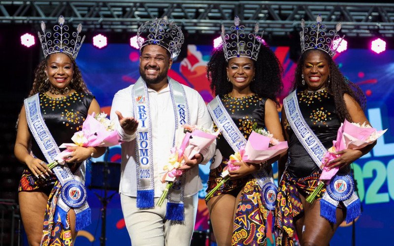 Eleita a corte do carnaval 2026 de São Leopoldo: segunda princesa Andriely Carvalho Gomes, rei momo Luan Fernandes, rainha Daiana Ribeiro Pedroso e primeira princesa Gabrieli Silva Vidal