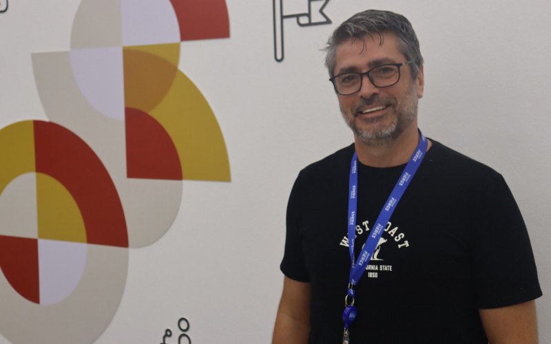 Cleber d&aacute; aula de matem&aacute;tica e aposta na din&acirc;mica do Sesi para reduzir a dificuldade na &aacute;rea e ampliar o interesse