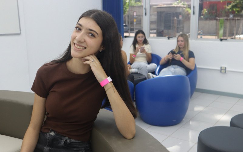Logo no primeiro dia, Cec&iacute;lia j&aacute; elogia a experi&ecirc;ncia na Escola do Sesi