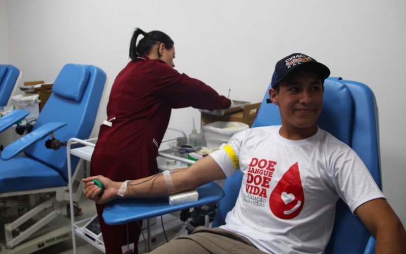 AlÃ©m de doar, Luis Felipe deixa a mensagem "doe sangue, doe vida"