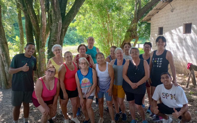 Idosos participam de atividades do Projeto Viver Bem na Sociedade Recreativa Bangu