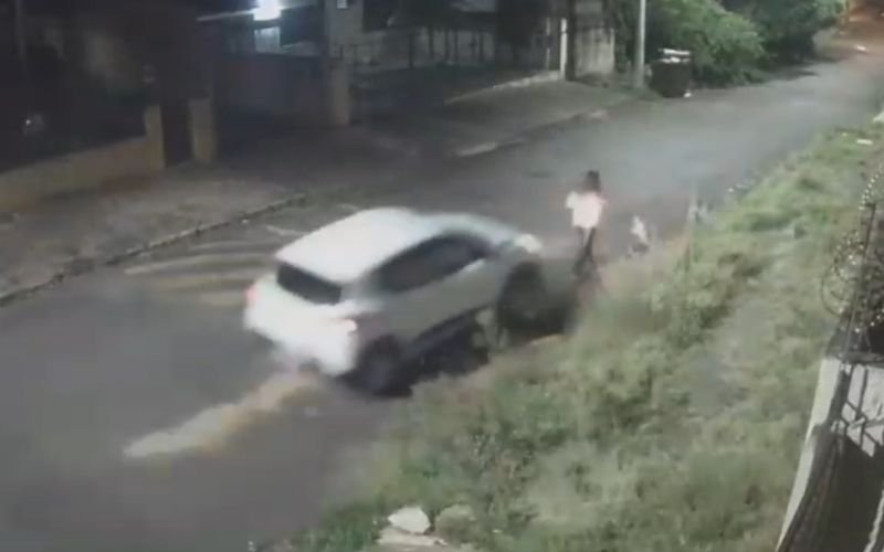VÍDEO: Motorista atropela mulher de 26 anos em Cachoeirinha e foge sem prestar socorro